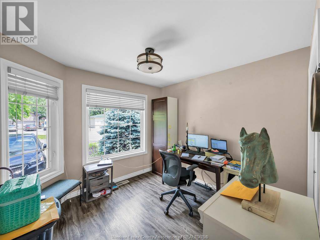 Windsor, ON N9G1V6,879 COUSINEAU ROAD