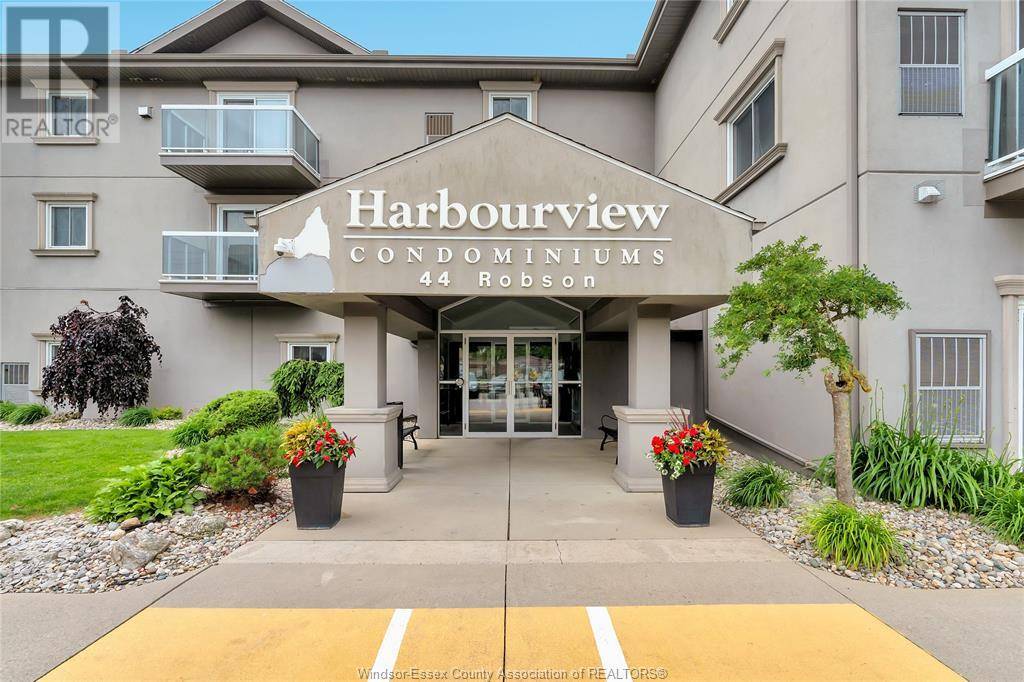 Leamington, ON N8H5E4,44 ROBSON #216