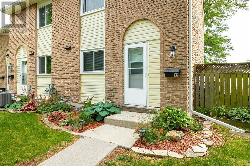 Sarnia, ON N7S4R9,27 TURNER DR #17