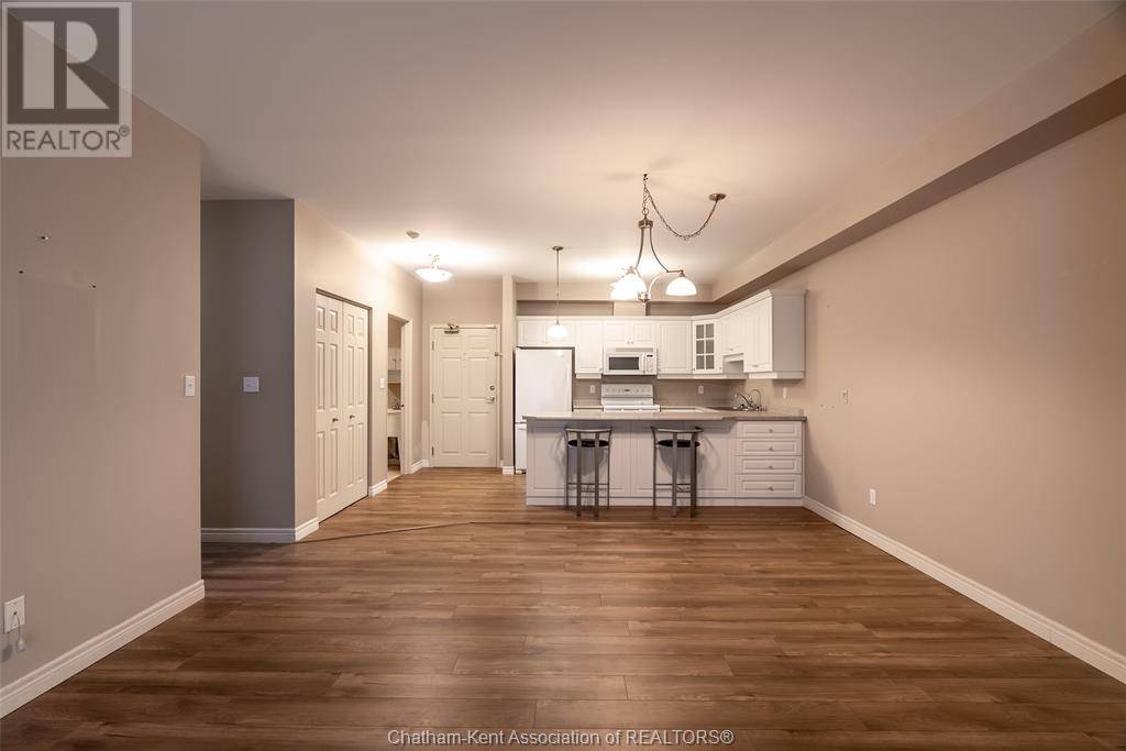 Lasalle, ON N9H2P1,5995 Ellis ST #105