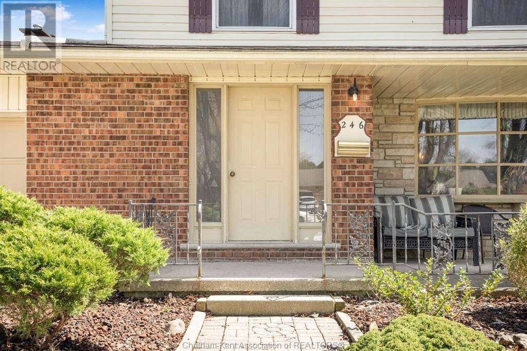 Chatham, ON N7M2A8,246 Tweedsmuir AVENUE West