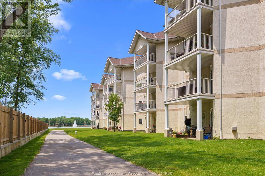Lasalle, ON N9J3R4,40 ADAMS LN #210