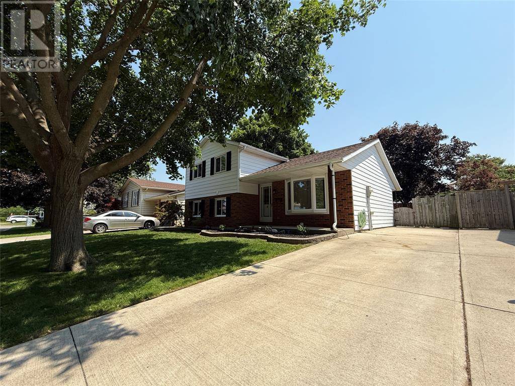 Sarnia, ON N7S5C7,341 BRADFORD DRIVE