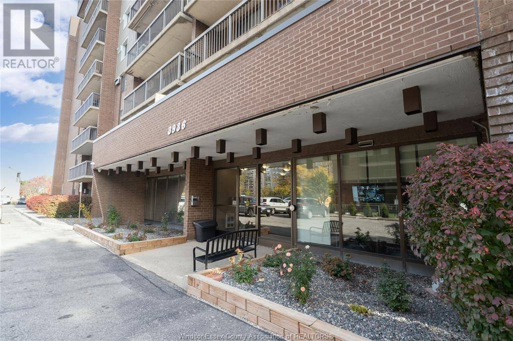 Windsor, ON N8T4V1,3936 WYANDOTTE ST East #911