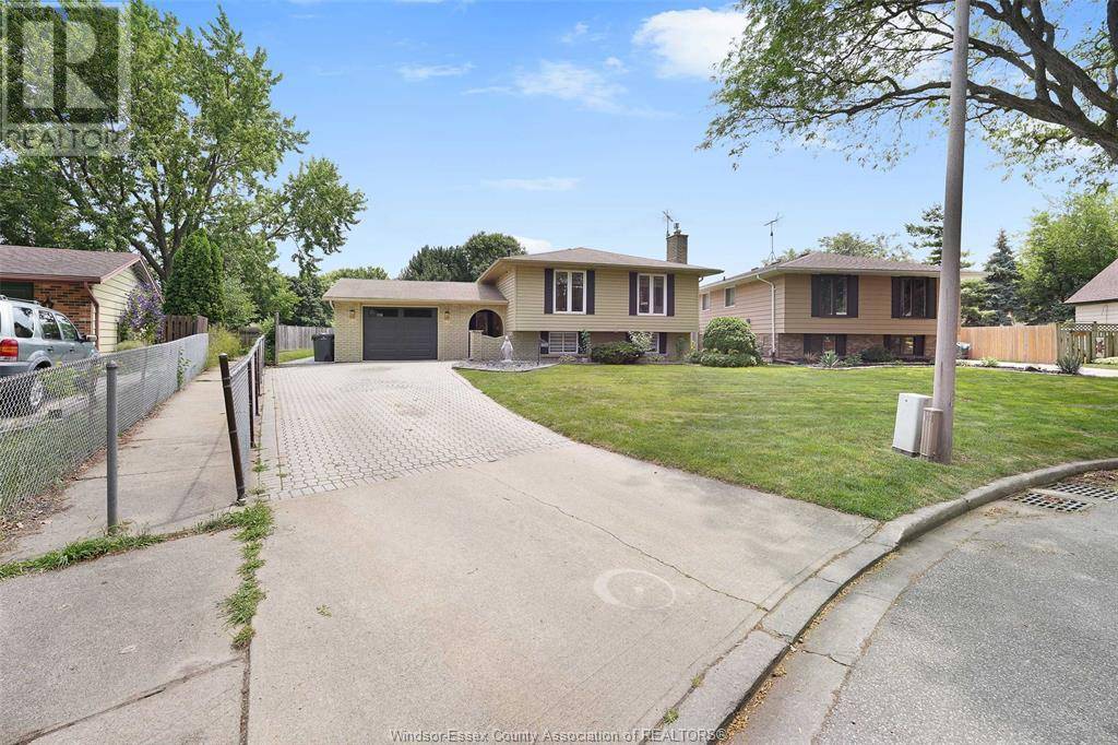 Windsor, ON N8R1W9,9577 MIDFIELD CRESCENT