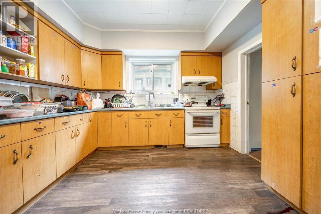 Windsor, ON N9A5W3,464 VERA PLACE