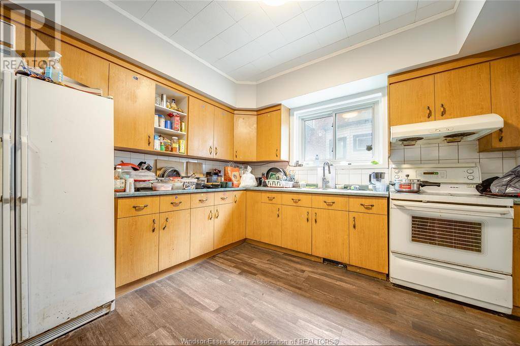 Windsor, ON N9A5W3,464 VERA PLACE