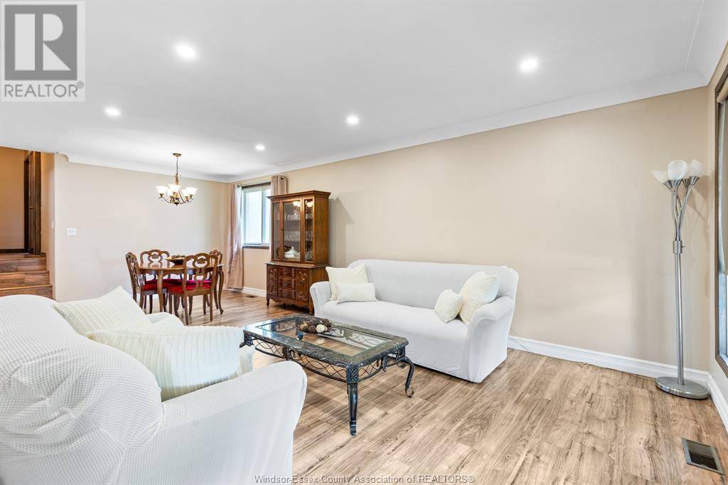 Windsor, ON N8T2S7,2034 BALFOUR