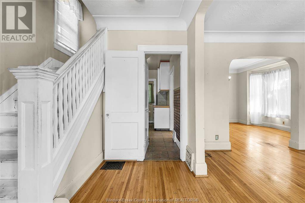 Windsor, ON N9A6B9,406 ERIE STREET West