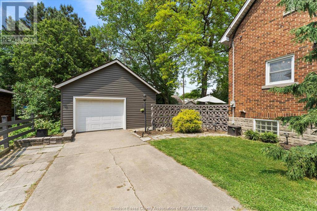 Windsor, ON N8W2N6,2163 GLADSTONE AVENUE