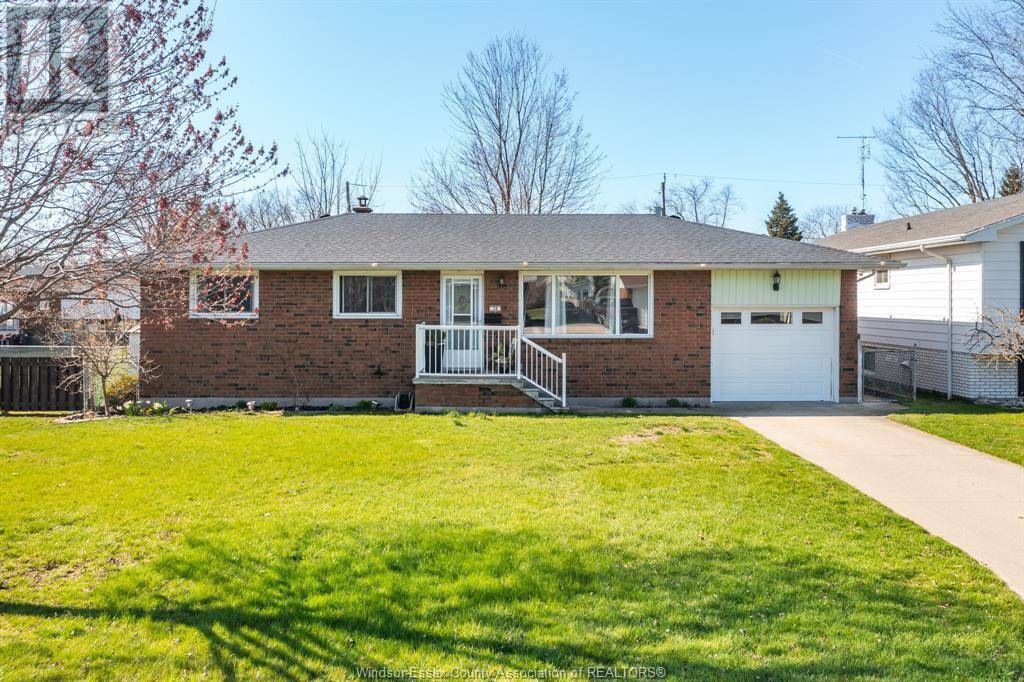 Leamington, ON N8H4C5,38 BRUCE AVENUE