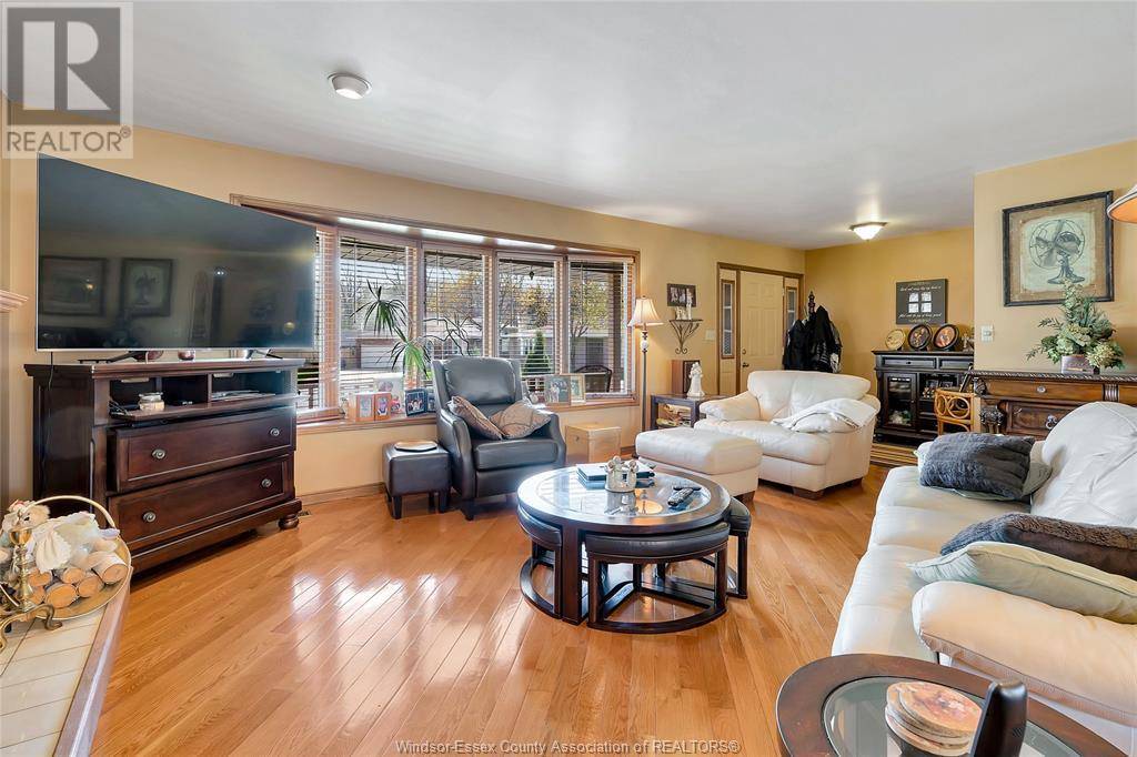 Lasalle, ON N9J2Z7,1537 ROSATI DRIVE