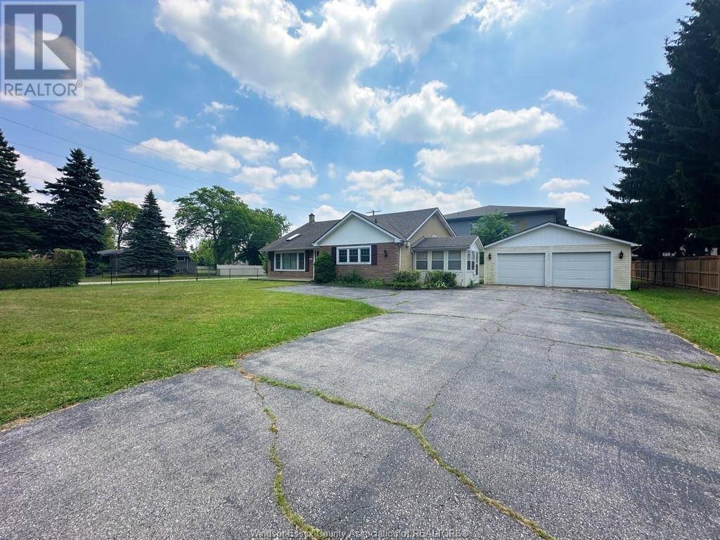 Lasalle, ON N9J1X2,1665 ORFORD ST #UPPER