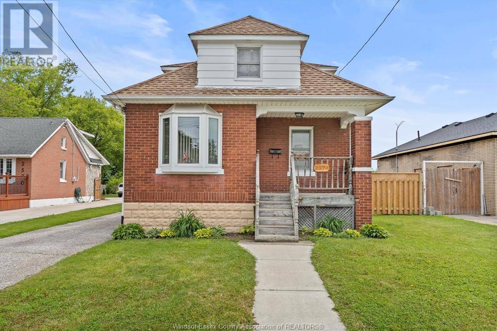 Windsor, ON N8T2M5,2574 Jos St. Louis AVENUE