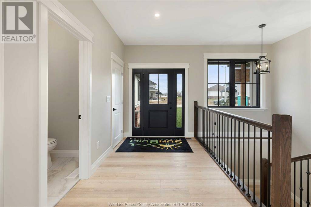 Lasalle, ON N9J3P1,2568 MAYFAIR