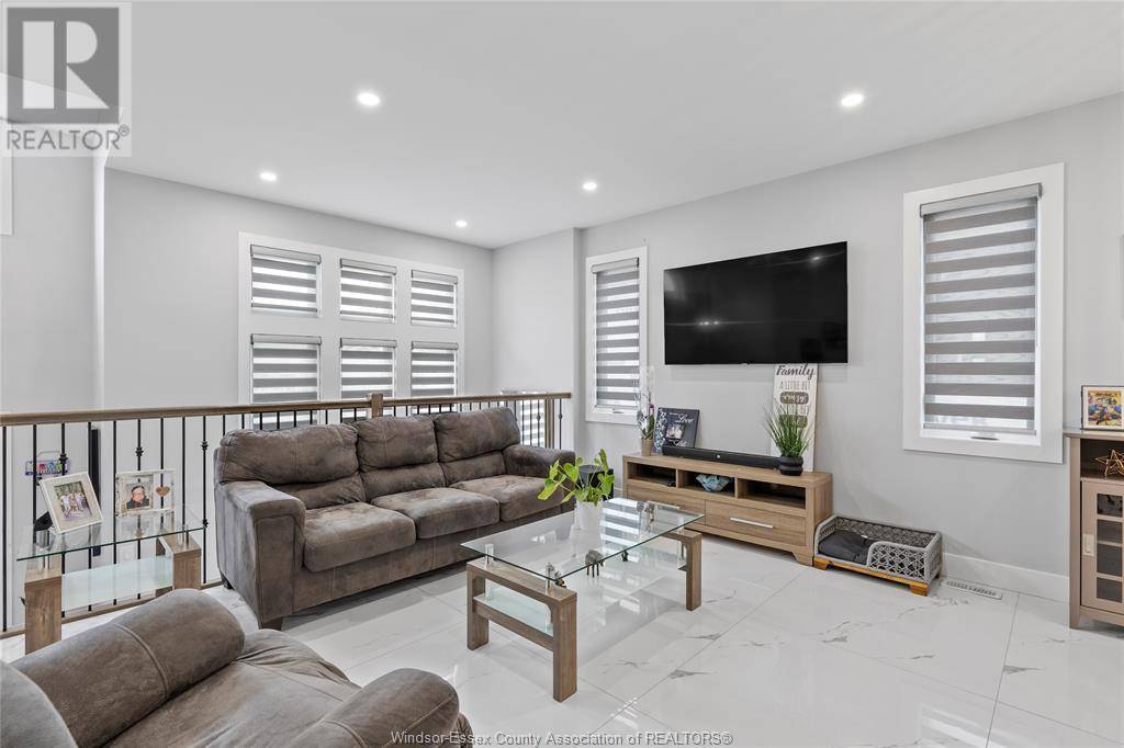 Kingsville, ON N9Y3T5,1067 MAPLE AVENUE