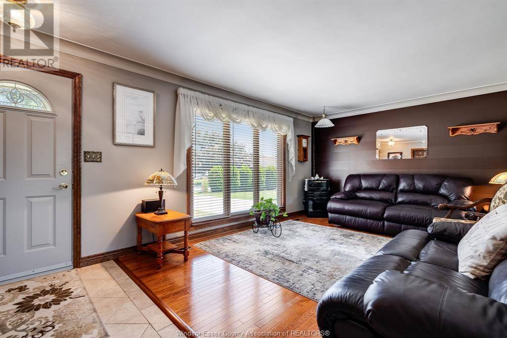 Kingsville, ON N0P2G0,1845 Fairlea CRESCENT