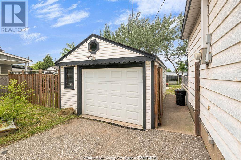 Windsor, ON N8X3E6,732 VANIER STREET
