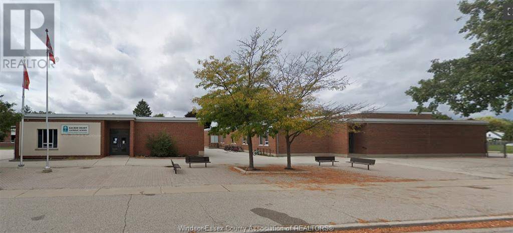 Sarnia, ON N7V3J1,1411 LECARON AVENUE
