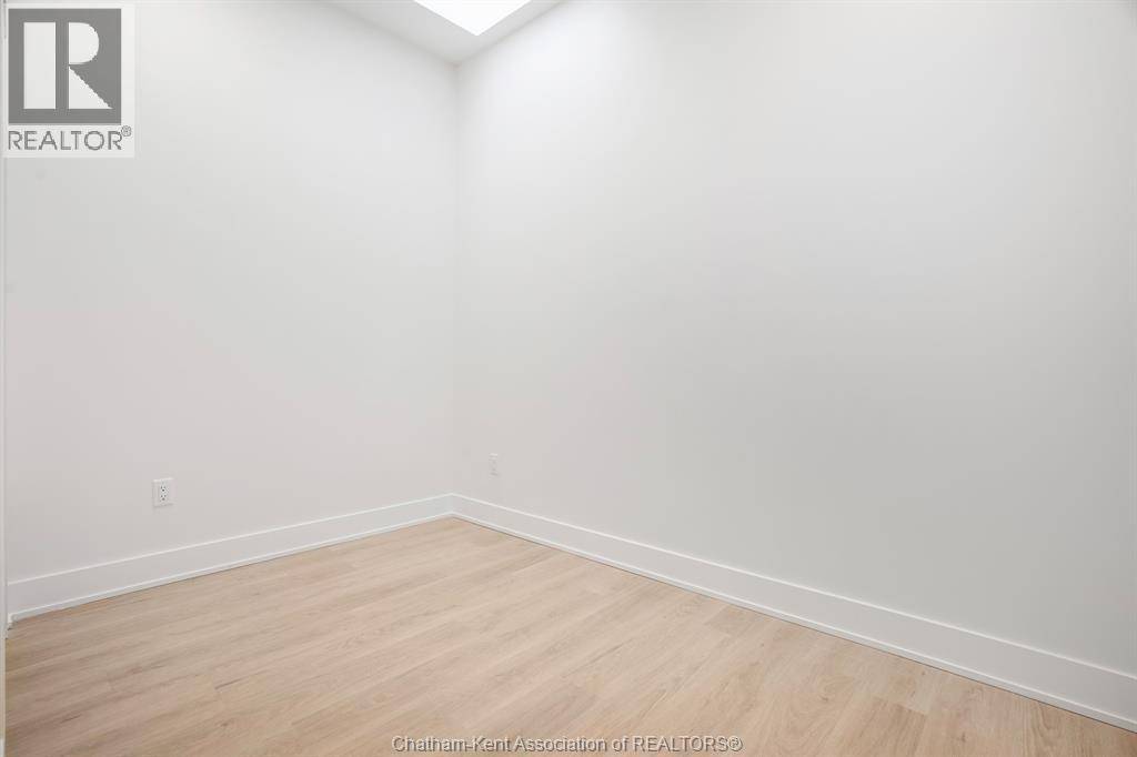 Chatham, ON N7M1E4,153 King ST #9