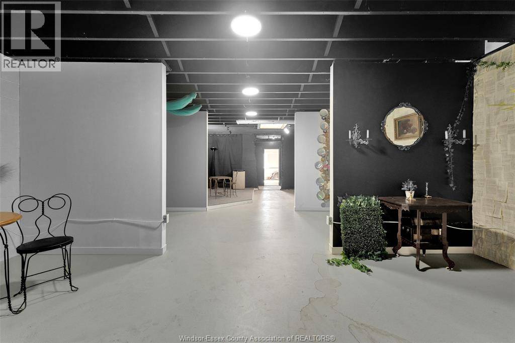 Windsor, ON N8X3T5,1501 HOWARD AVE #207