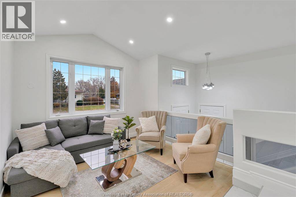 Windsor, ON N9B2K1,1443 CAMPBELL AVENUE