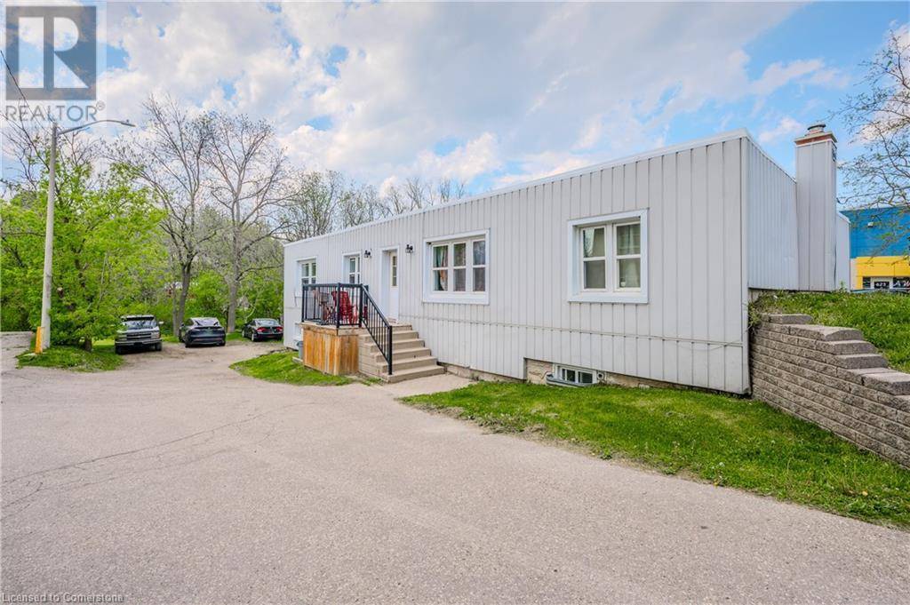 Kitchener, ON N2K1M5,611 LANCASTER Street W