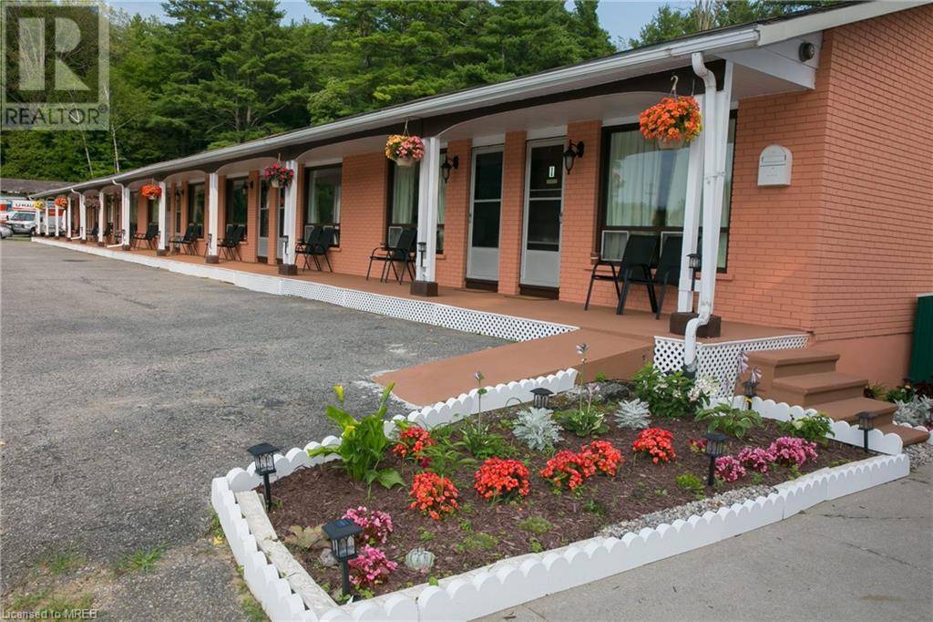 Seeleys Bay, ON K0H2N0,299 15 Highway