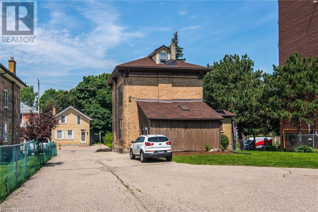 Kitchener, ON N2H5A2,109 COLLEGE Street
