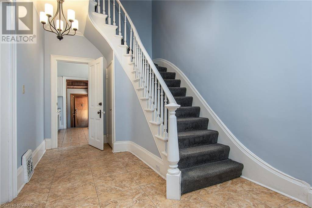 Kitchener, ON N2H5A2,109 COLLEGE Street