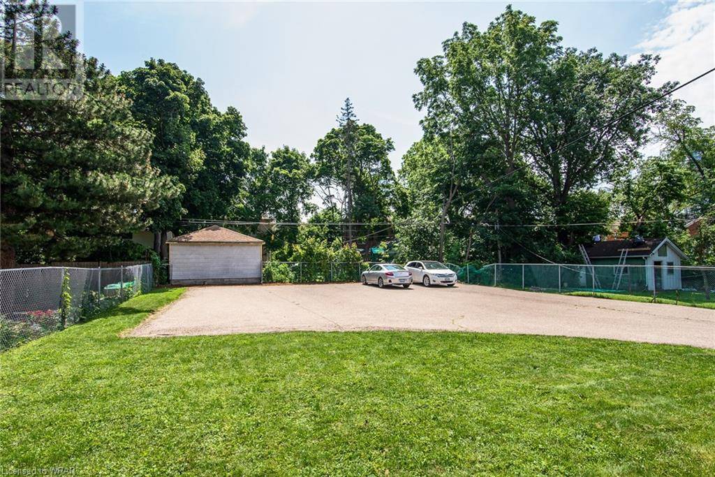 Kitchener, ON N2H5A2,109 COLLEGE Street