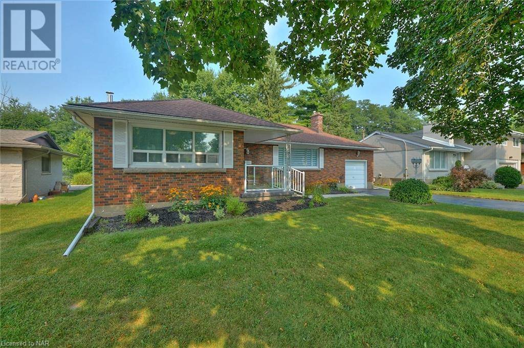 Niagara Falls, ON L2G2C9,6361 CLARE Crescent