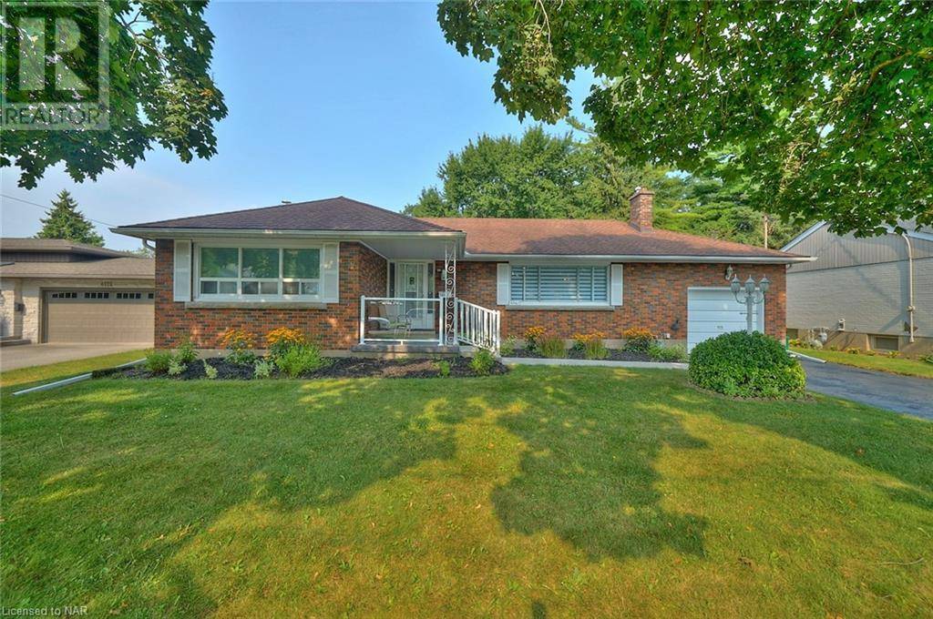 Niagara Falls, ON L2G2C9,6361 CLARE Crescent