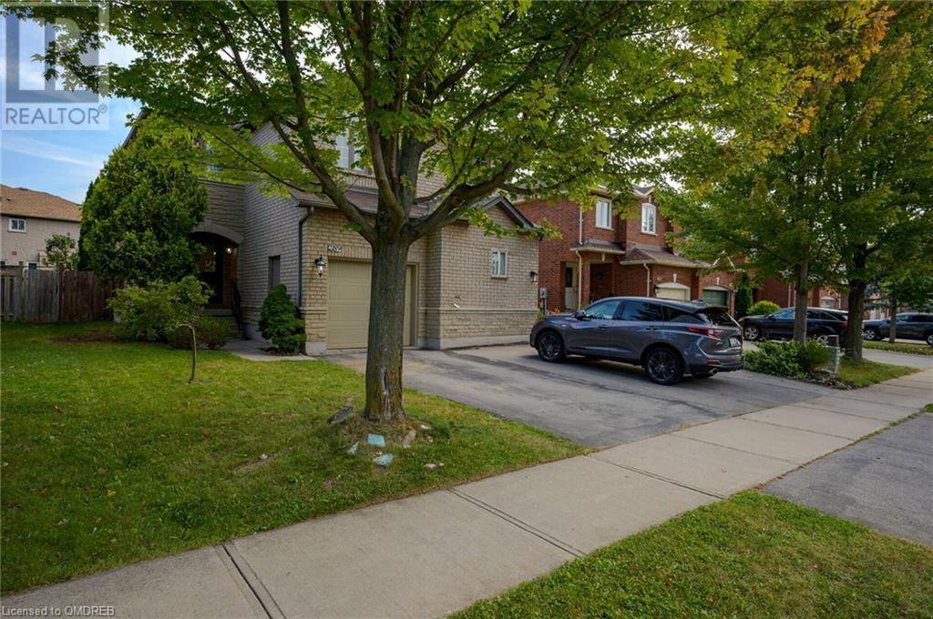 Oakville, ON L6M3X2,2189 SHORNCLIFFE Boulevard