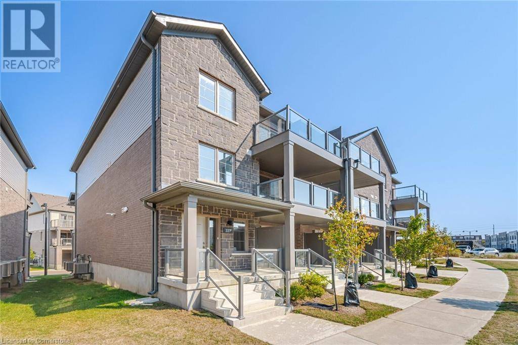 Kitchener, ON N2R0K1,229 WEST OAK TRAIL