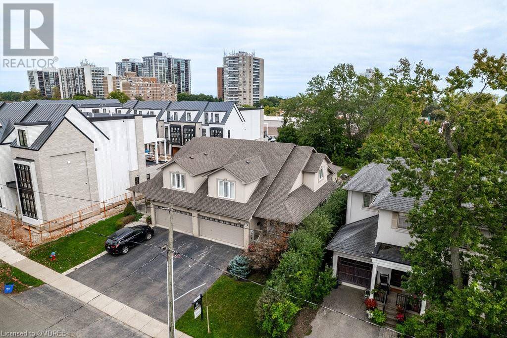 Oakville, ON L6L1L6,2304 SOVEREIGN Street