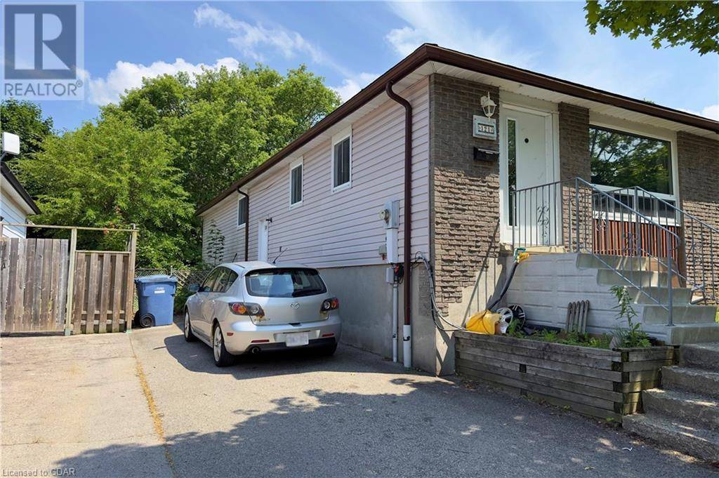 Guelph, ON N1G2V5,121 CONROY Crescent