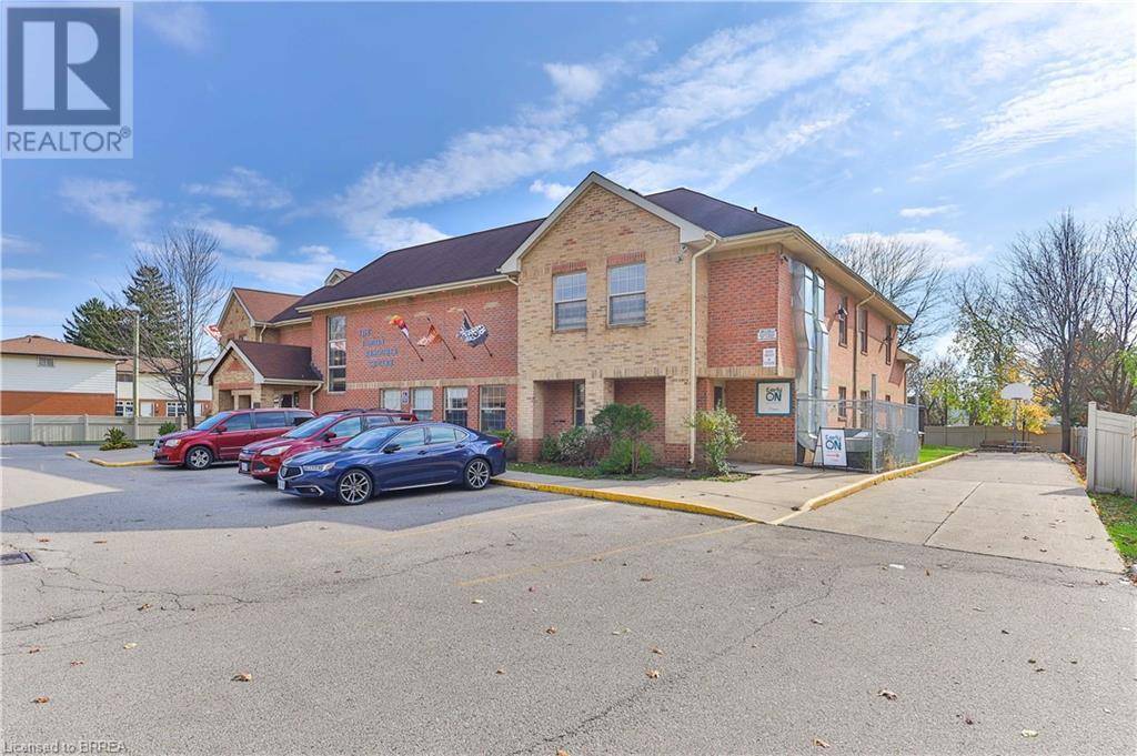 Brantford, ON N3R1Z8,14 HENRY Street