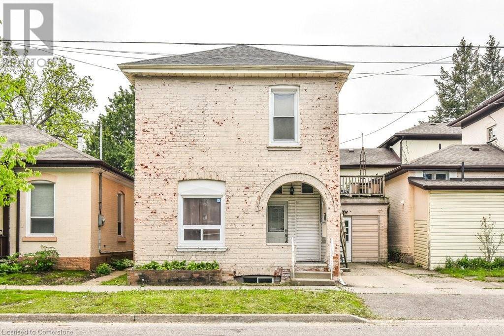 Brantford, ON N3S4B7,165 NELSON Street