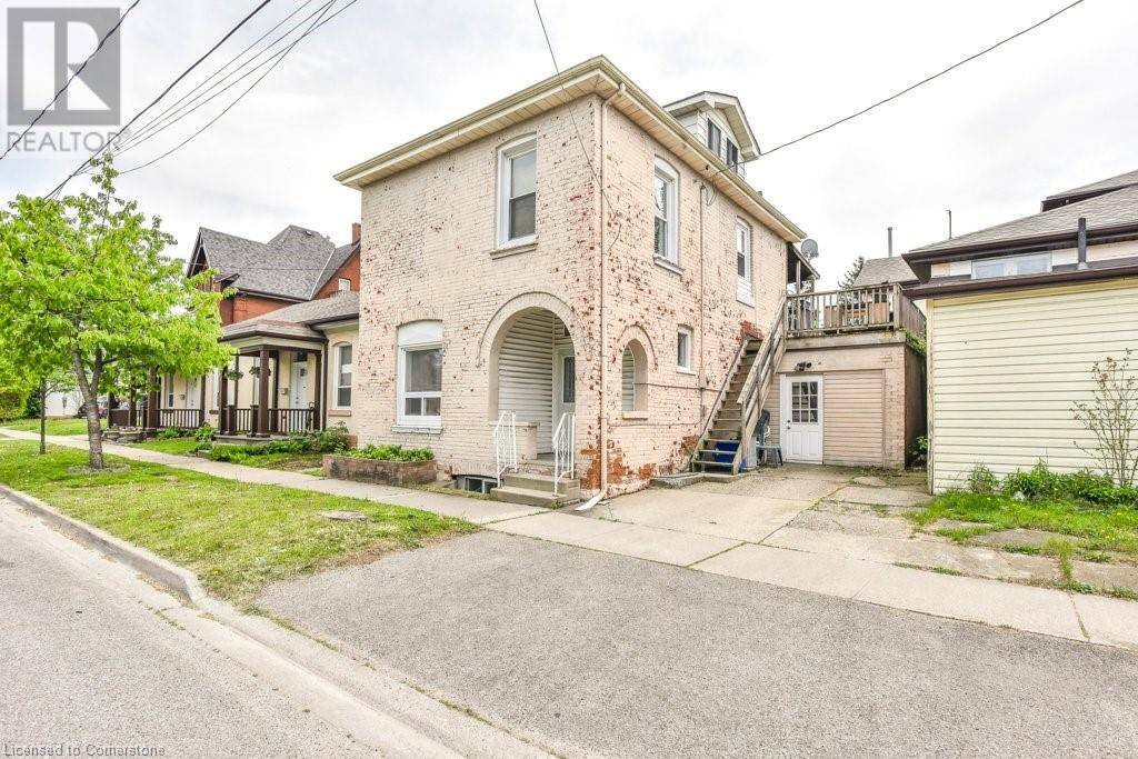 Brantford, ON N3S4B7,165 NELSON Street