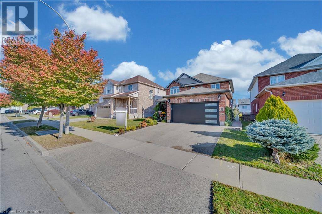 Kitchener, ON N2E4C4,15 YARROW Court