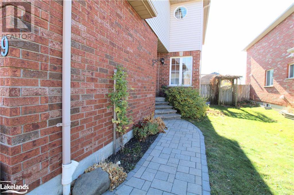 Barrie, ON L4N8L1,169 TAYLOR Drive