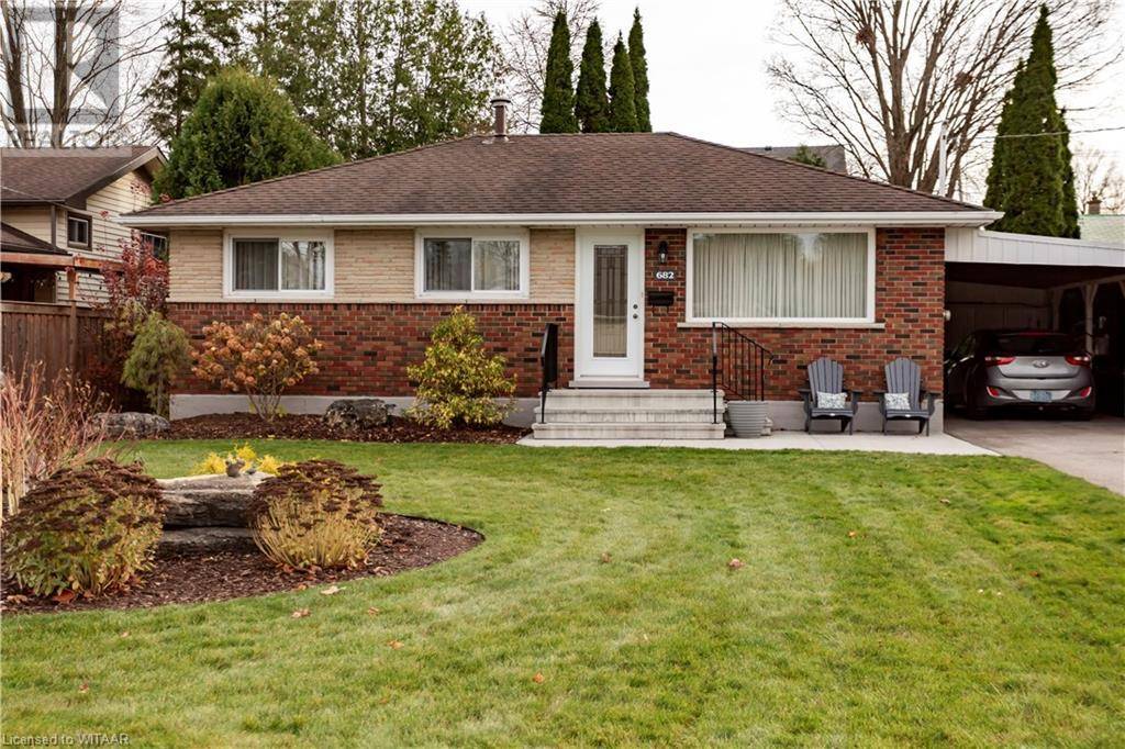 Woodstock, ON N4S5S5,682 ROSELAWN Avenue