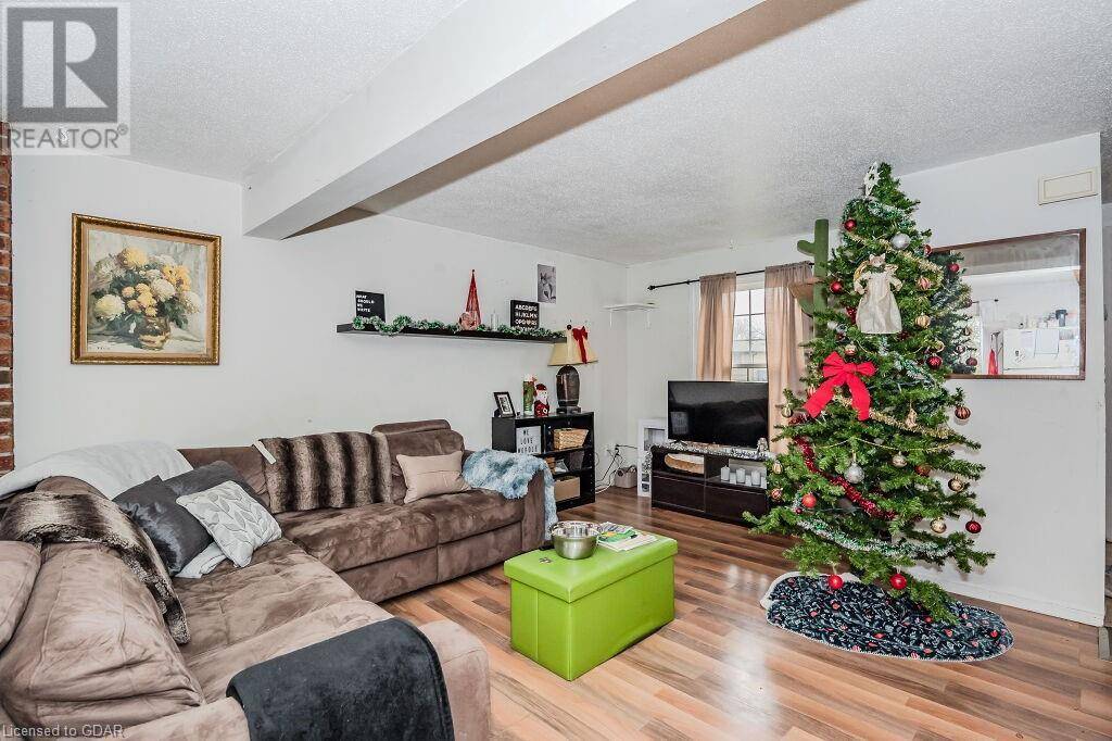 Guelph, ON N1G3L3,748 SCOTTSDALE DR Drive