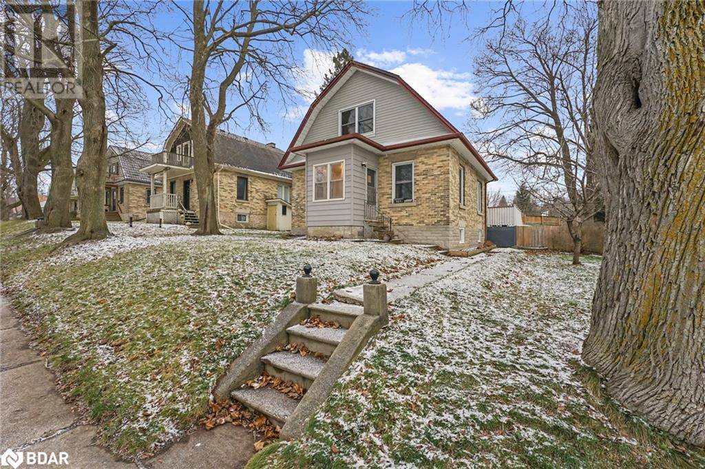 Fergus, ON N1M1P4,521 ST ANDREW Street W