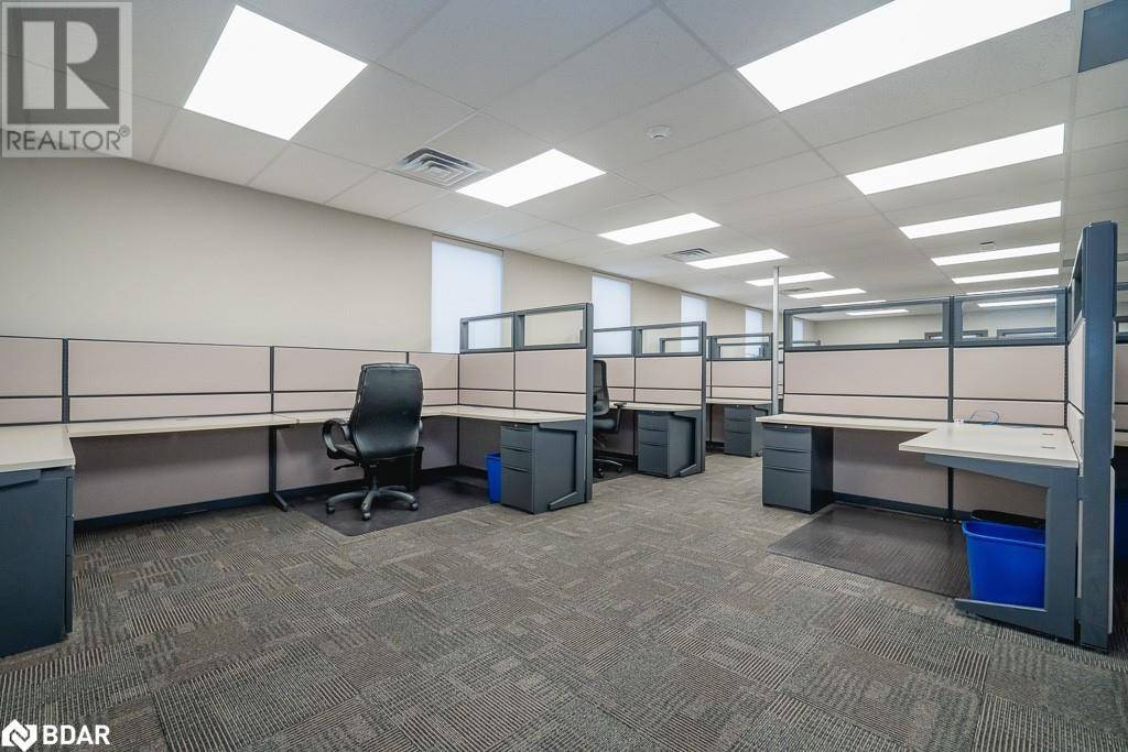 Orillia, ON L3V2Y9,100 COLBORNE ST West #302