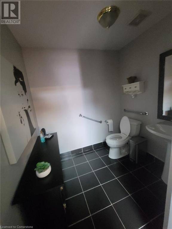 Hamilton, ON L8W0A1,419 DUNDAS ST #9