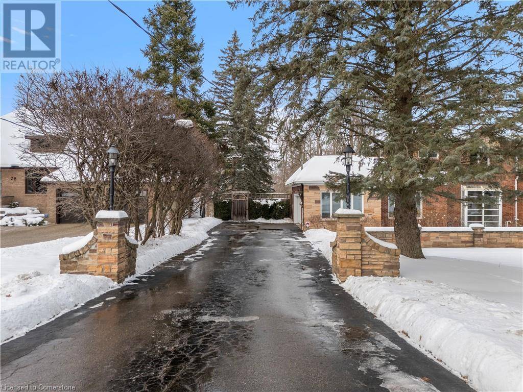 Kitchener, ON N2M2R8,32 MAPLE HILL Drive