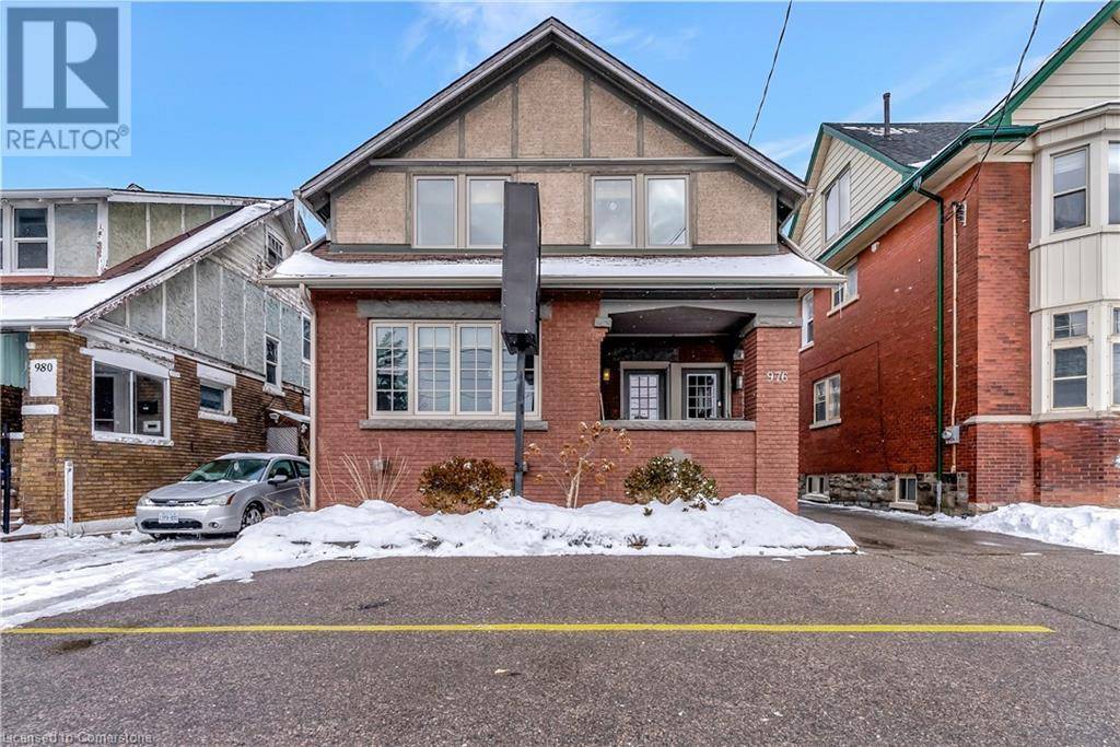 Kitchener, ON N2G1G4,976 KING Street W