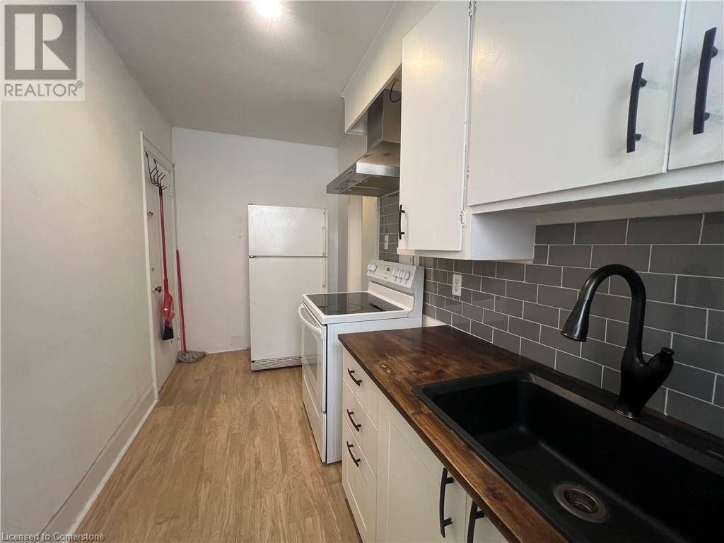 Toronto, ON M6C1B9,102 GREENSIDES AVE #6